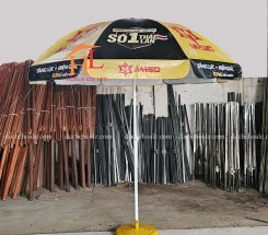 Dù che nắng quảng cáo nước tăng lực M150 của Thái Lan