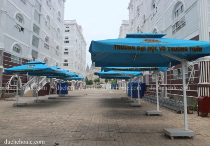 Lắp đặt 70 bộ dù che nắng cho công viên Kittyd & Minnied Hậu Giang