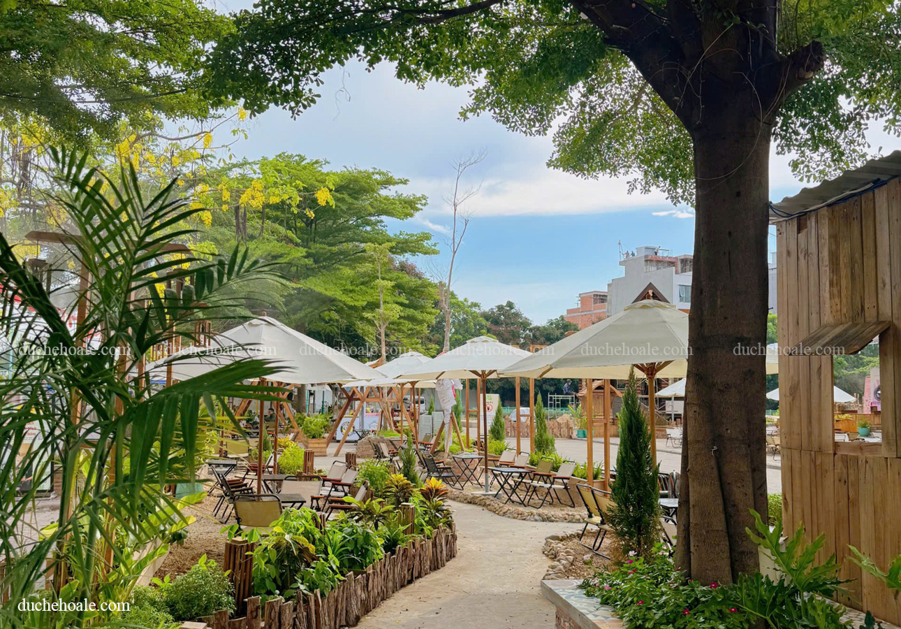 ô che nắng lề cafe
